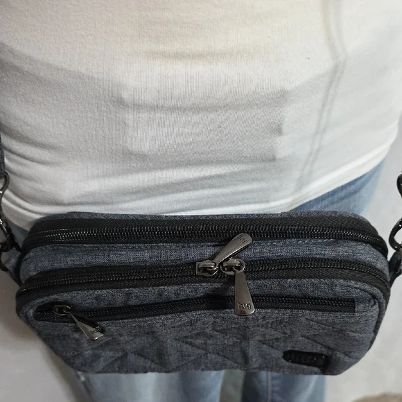 Lug Roundabout Quilted Wallet Crossbody Bag - Characol Gray - Picture 4 of 16